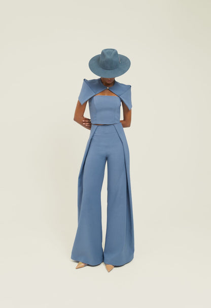 Pantalón tiro alto con pretina interna y prenses laterales de diseño moderno y silueta elegante