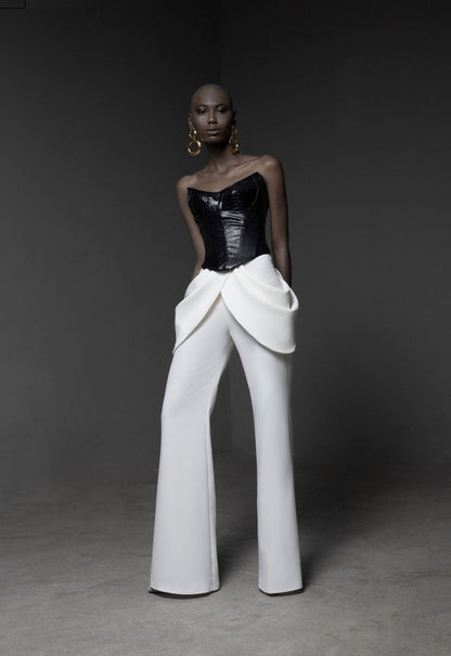 Pantalón Ser con peplum y bota recta elegante