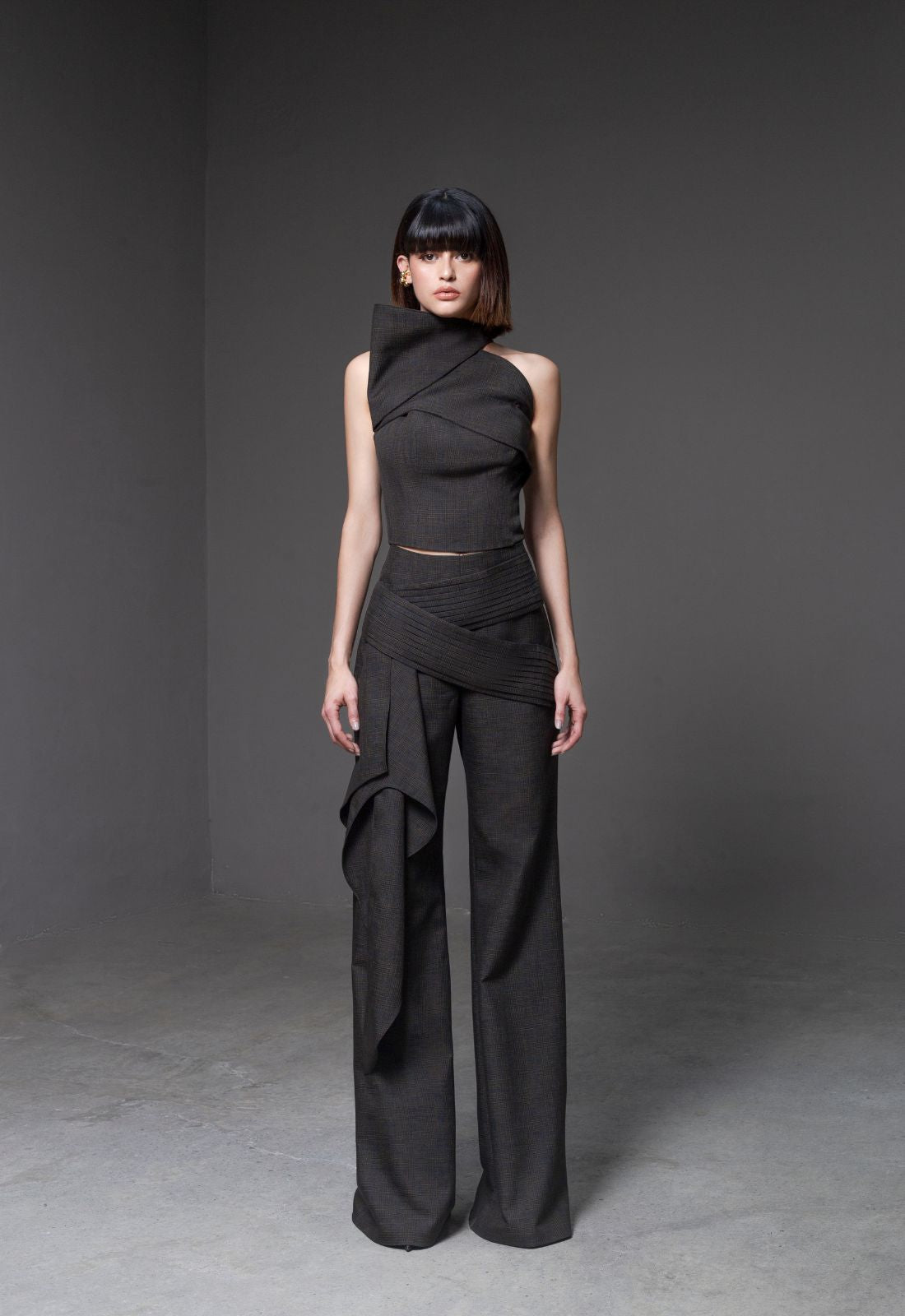 Pantalón Valiente tiro alto con plisados delanteros elegante